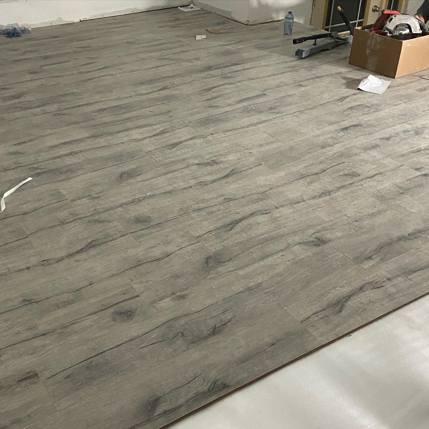 Flooring Vinyl & Laminate